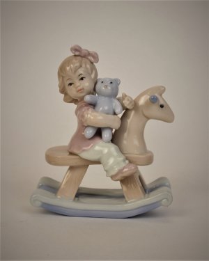 Фарфоровая статуэтка "Девочка на качалке-лошадке"