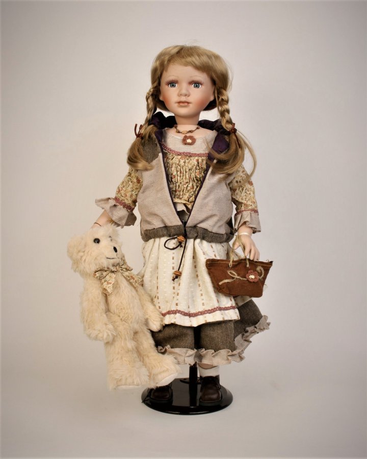 Коллекционная фарфоровая кукла Хелен